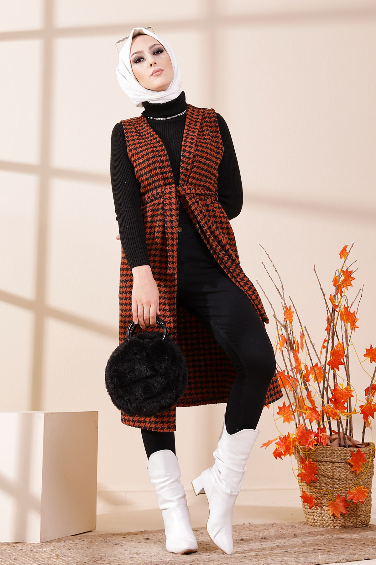 Belted vest tile - 9134