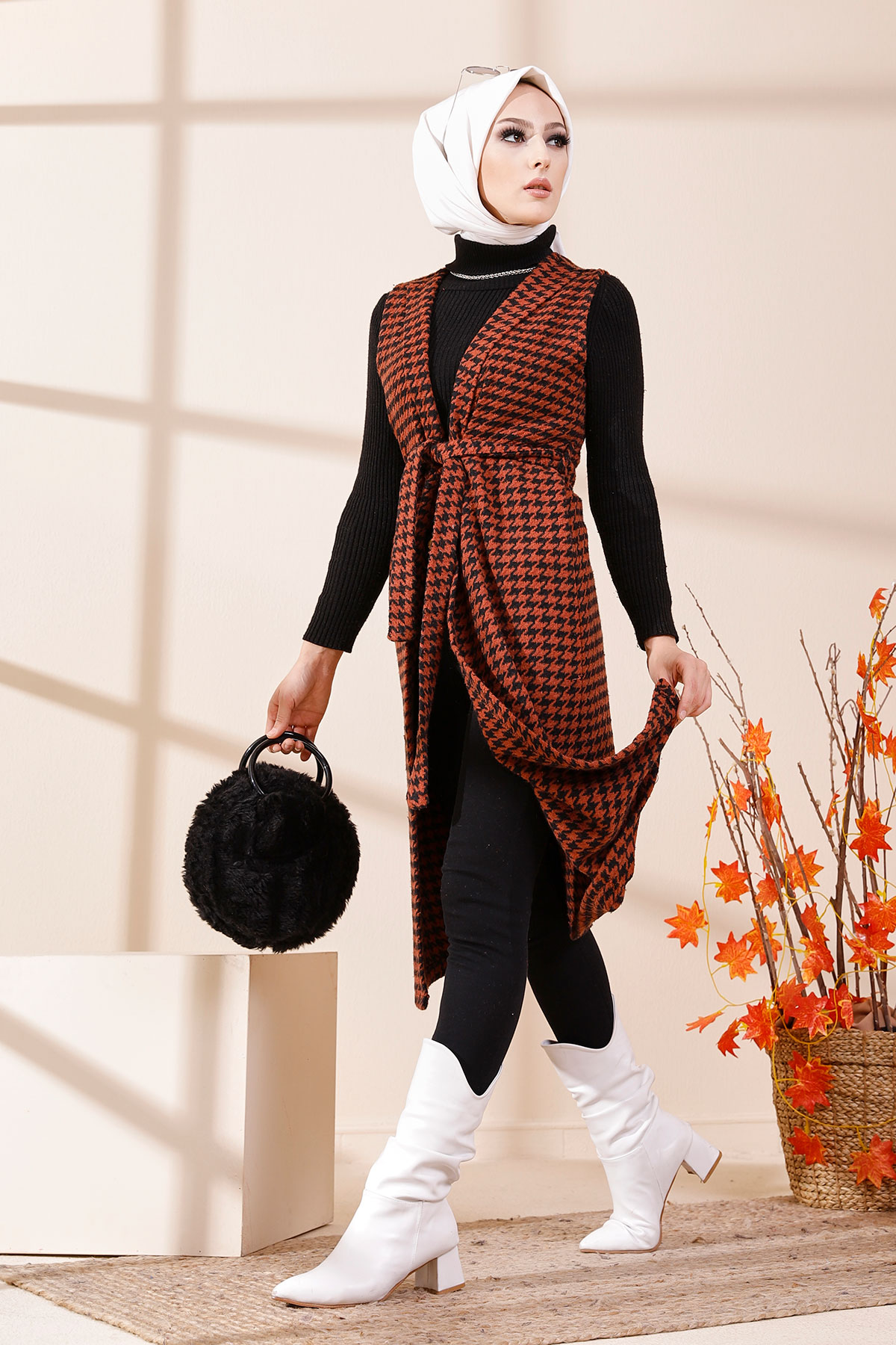 Belted vest tile - 9134