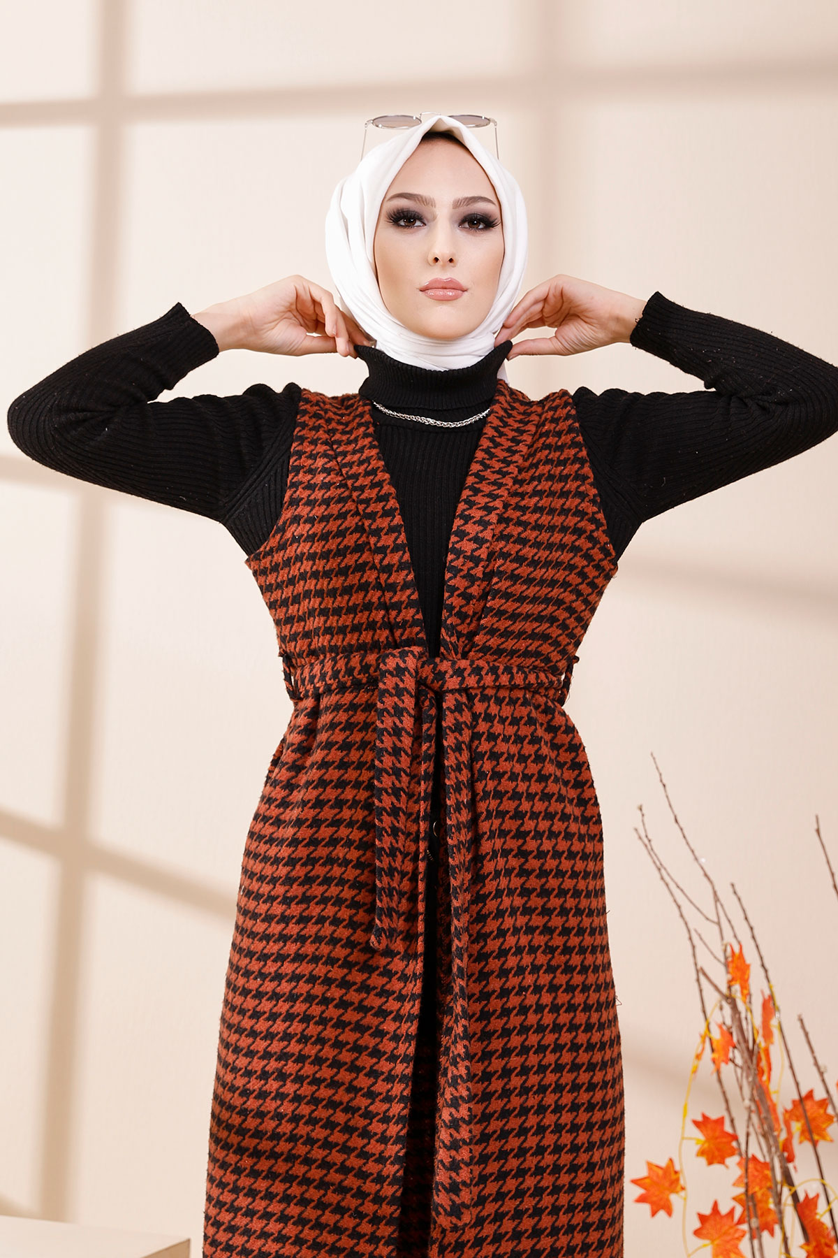 Belted vest tile - 9134