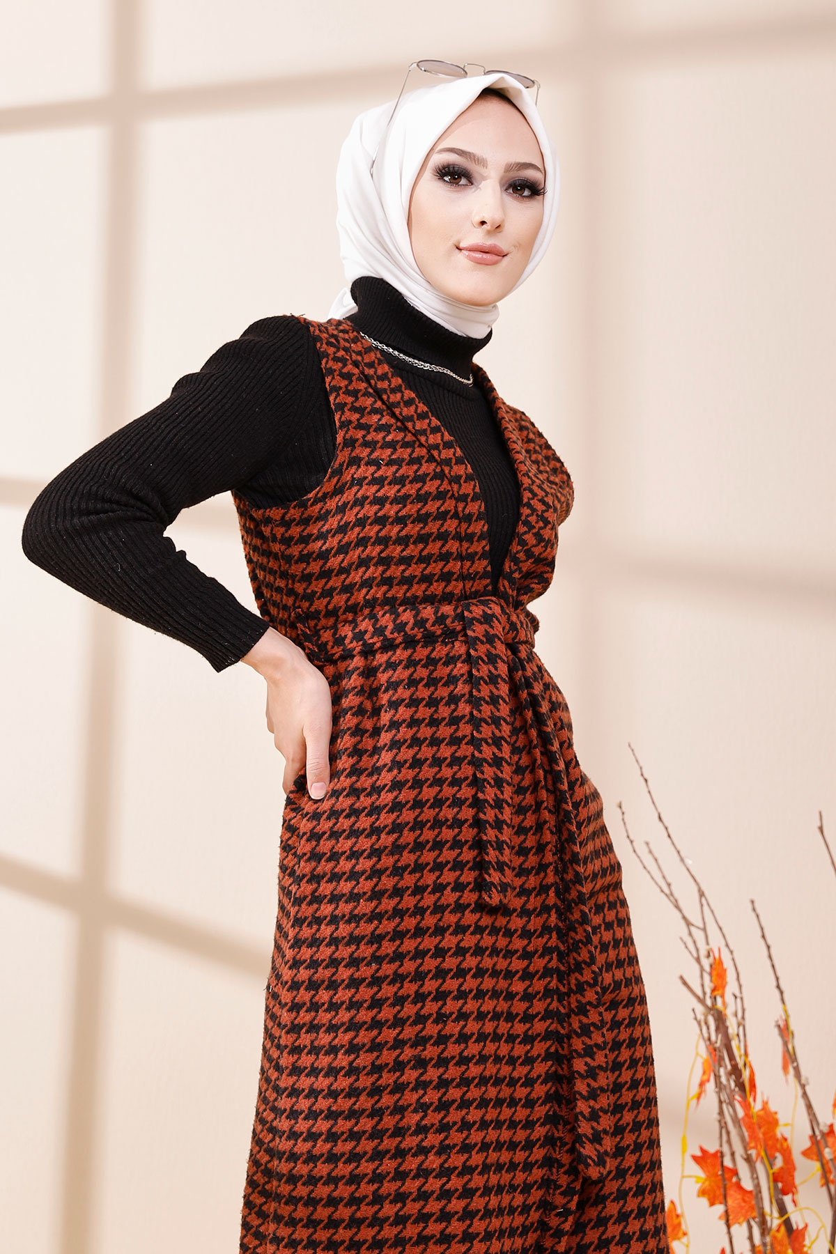 Belted vest tile - 9134