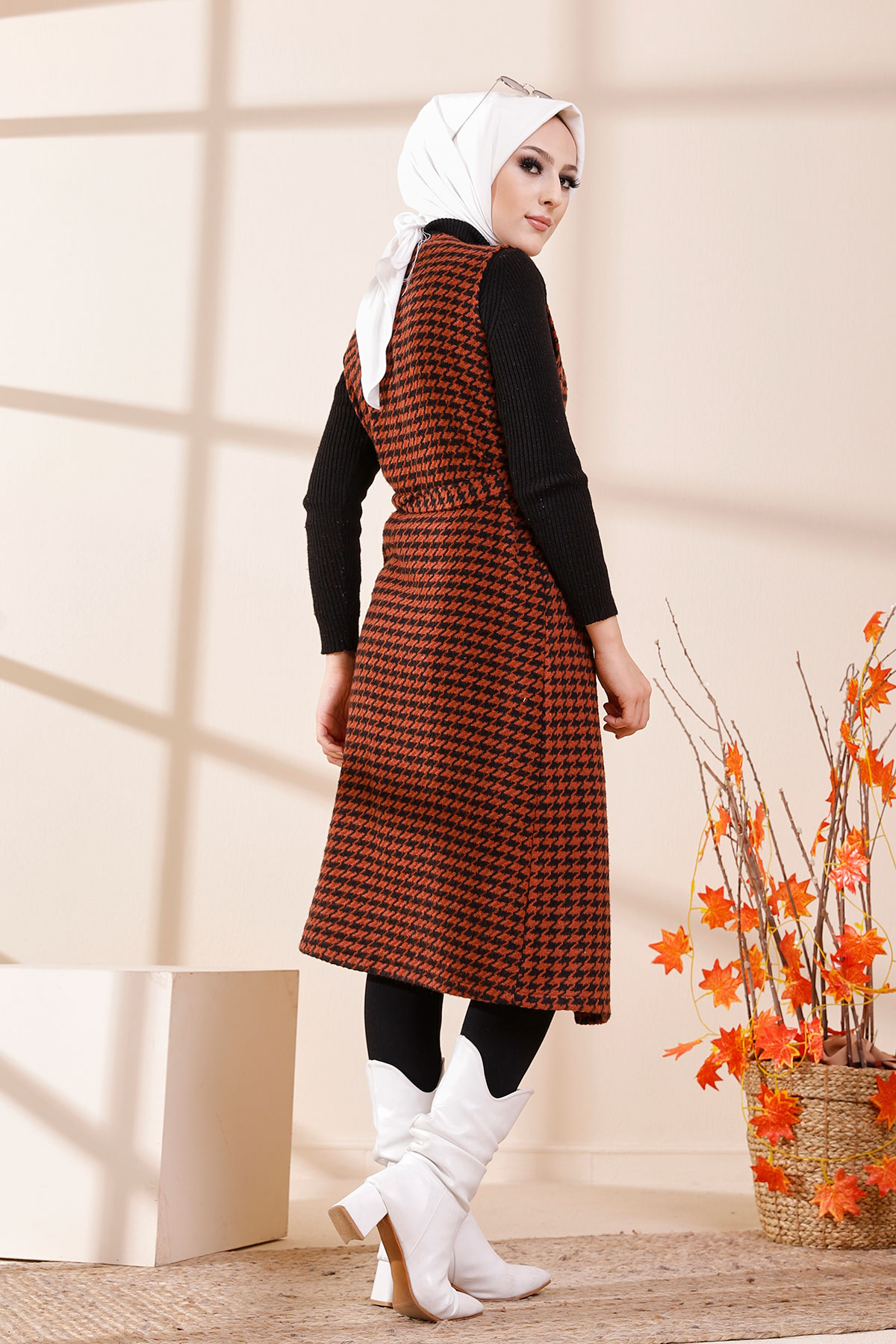 Belted vest tile - 9134