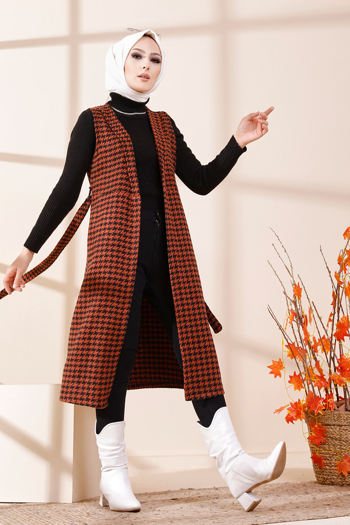 Belted vest tile - 9134